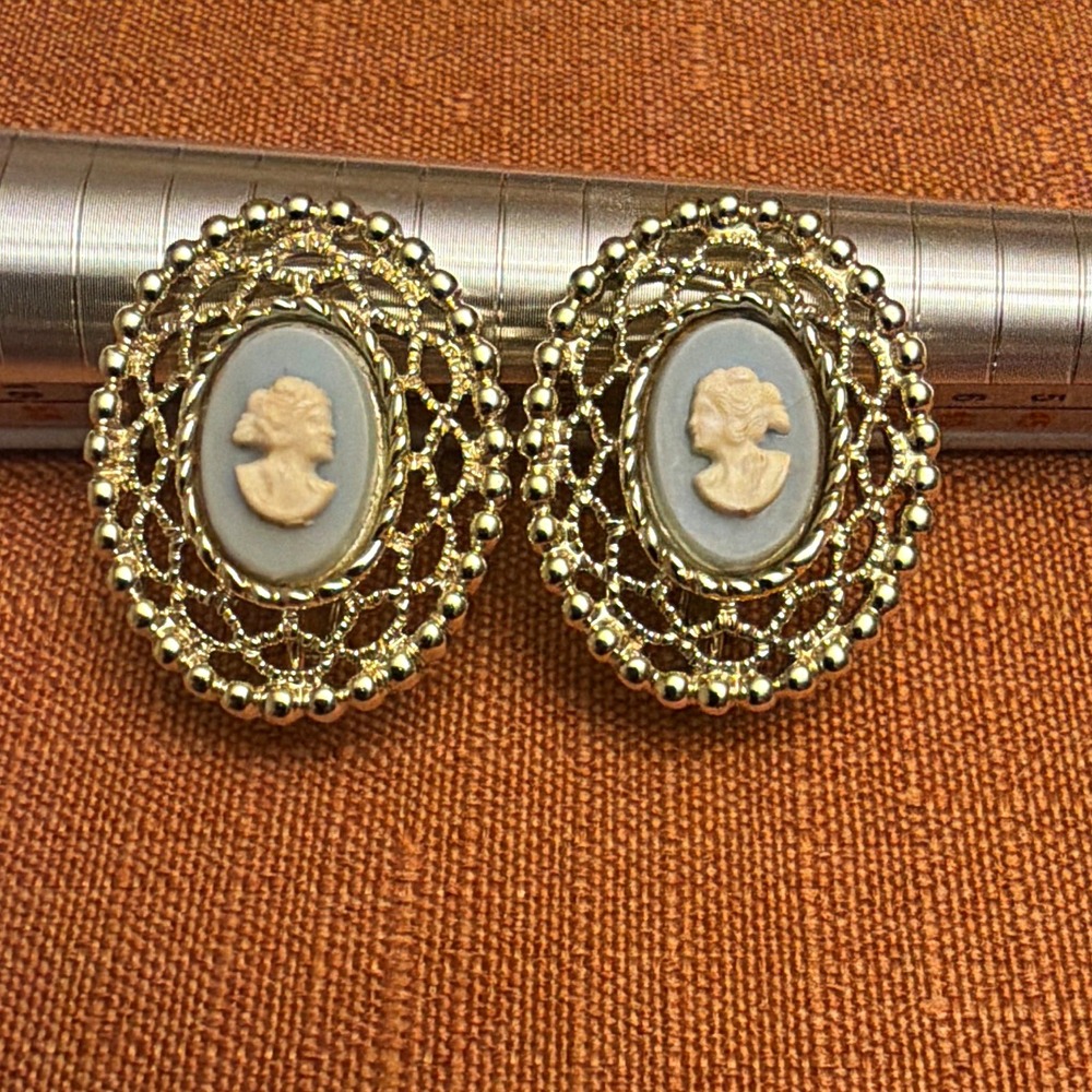 SAC Signed Clip-On Earrings Gold Tone Oval Blue/White Cameo Beauty Theme
